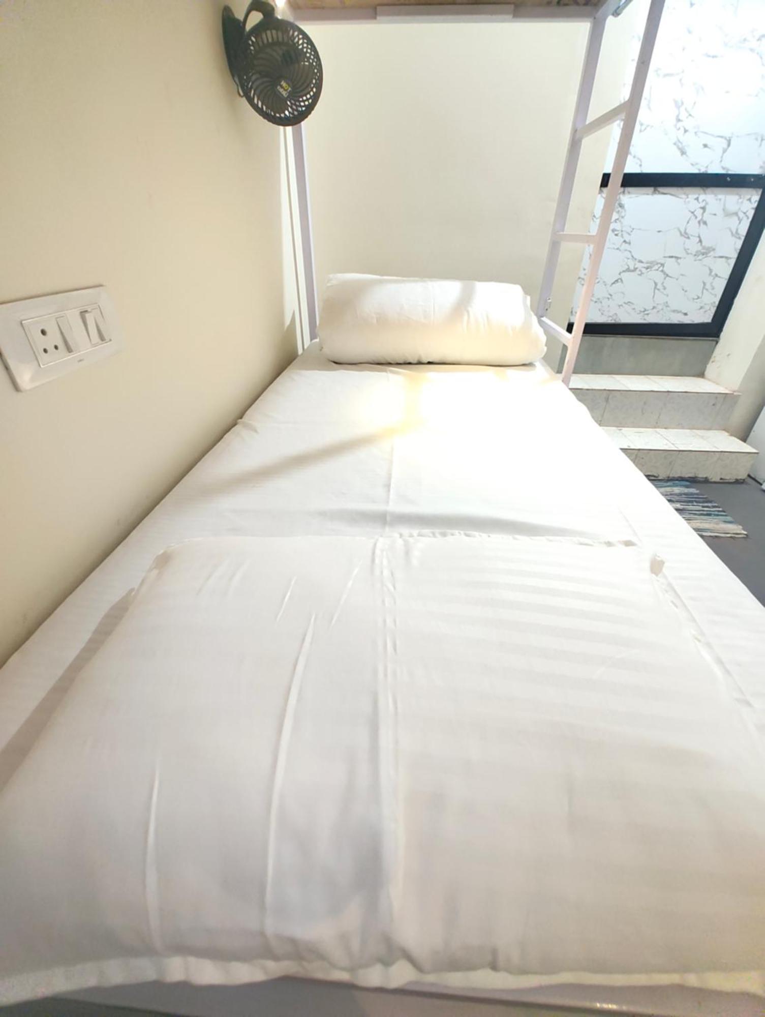 Hot - House Of Travellers, Vagator Hostel Bagian luar foto